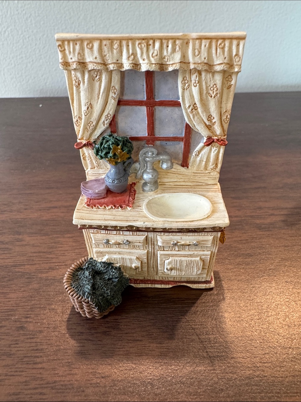 Vintage Avon Victorian Memories Miniature Furniture Sets - 12 Piece Lot - Picture 5 of 13